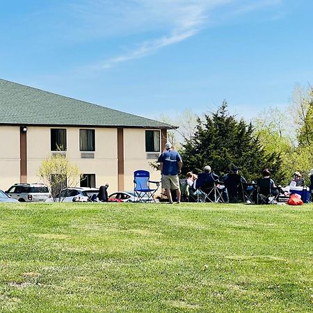 Pinckneyville Inn And Suites Exterior photo
